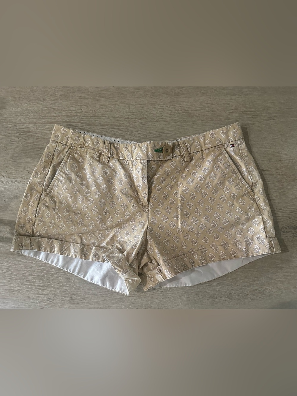 Tommy Hilfiger Beige Floral Mid Waist Women’s Shorts